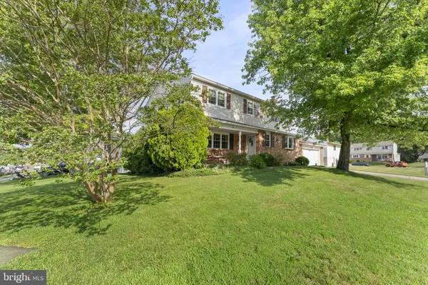 2 MARTIN DR, Newark, DE 19713