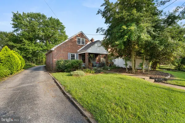 826 WOODLAWN AVE