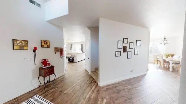 1051 N Coventry AVE, Clovis, CA 93611
