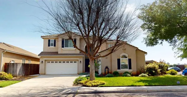 1051 N Coventry AVE, Clovis, CA 93611
