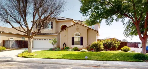 1051 N Coventry AVE, Clovis, CA 93611