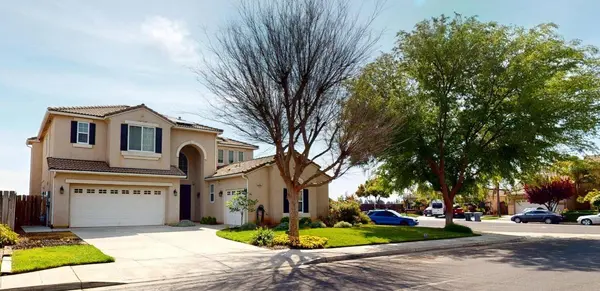 1051 N Coventry AVE, Clovis, CA 93611