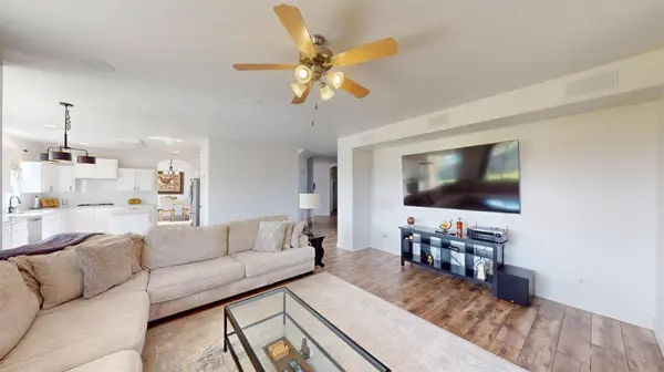 1051 N Coventry AVE, Clovis, CA 93611