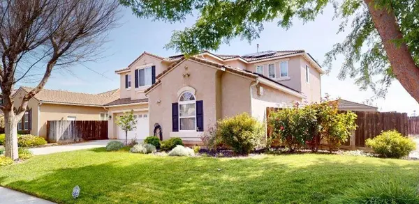 1051 N Coventry AVE, Clovis, CA 93611