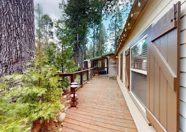 41813 Knobcone LN, Shaver Lake, CA 93664