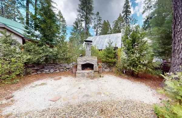 41813 Knobcone LN, Shaver Lake, CA 93664