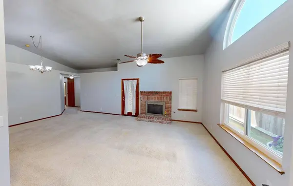1604 W Central AVE, Madera, CA 93637