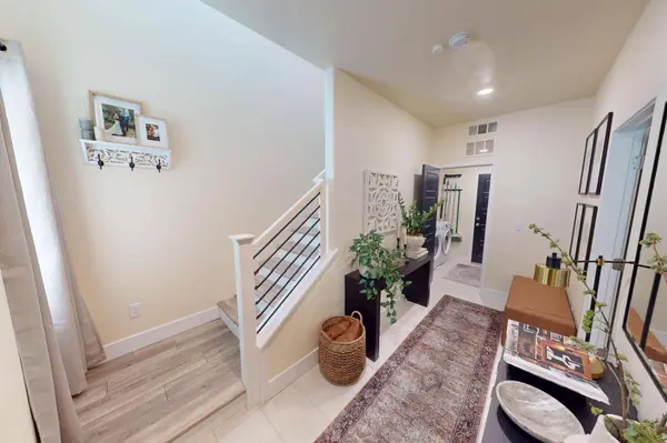 2897 E Tamarind DR, Fresno, CA 93730
