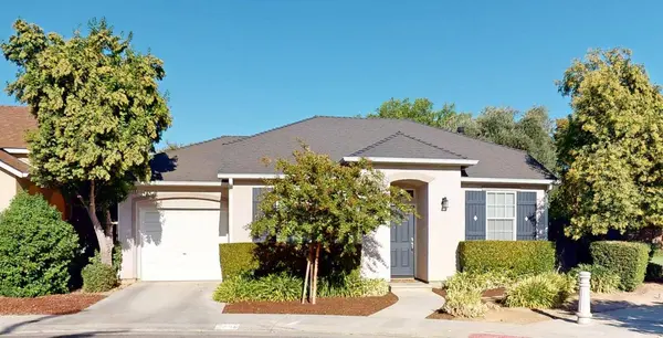 1709 N Serento LN, Clovis, CA 93619