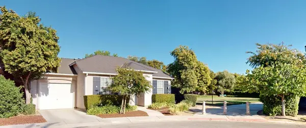 1709 N Serento LN, Clovis, CA 93619