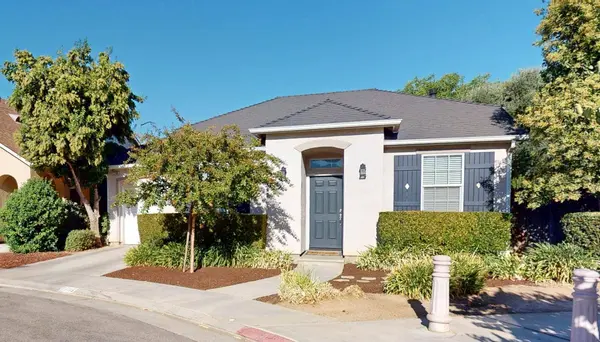 1709 N Serento LN, Clovis, CA 93619