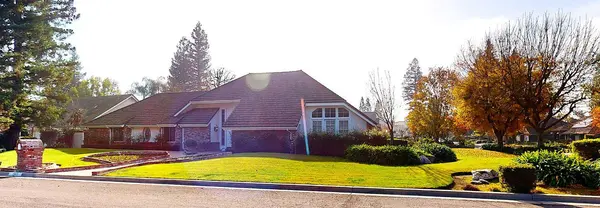 2903 W Cromwell AVE, Fresno, CA 93711