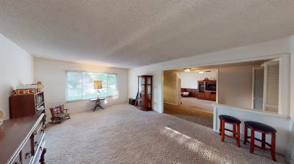 7690 N Leonard AVE, Clovis, CA 93619