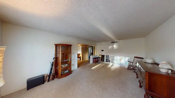7690 N Leonard AVE, Clovis, CA 93619
