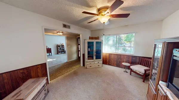 7690 N Leonard AVE, Clovis, CA 93619