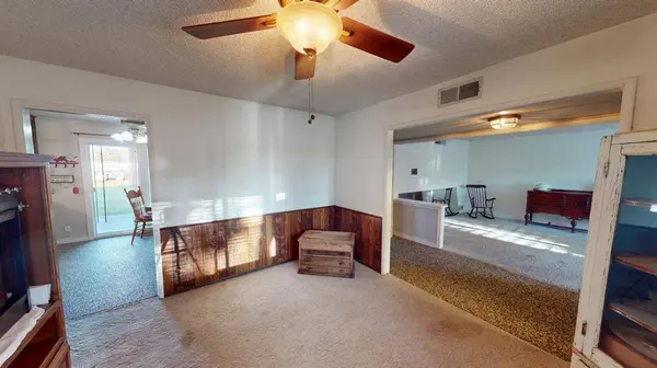 7690 N Leonard AVE, Clovis, CA 93619