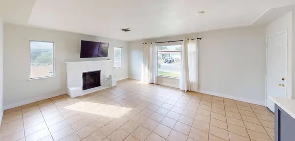 3490 E Weldon AVE, Fresno, CA 93703