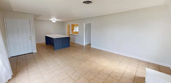 3490 E Weldon AVE, Fresno, CA 93703