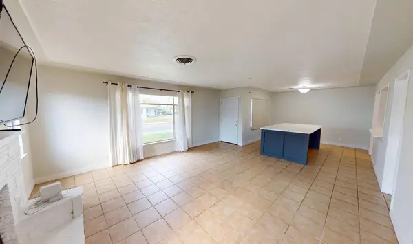 3490 E Weldon AVE, Fresno, CA 93703