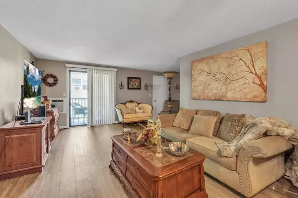 11 Hulbert Rd #8, Worcester, MA 01603