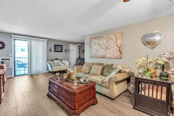 11 Hulbert Rd #8, Worcester, MA 01603