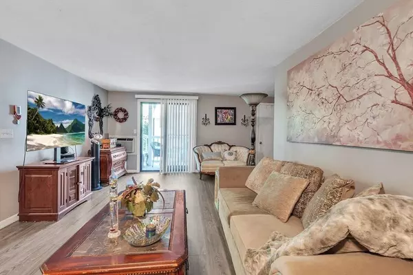 11 Hulbert Rd #8, Worcester, MA 01603