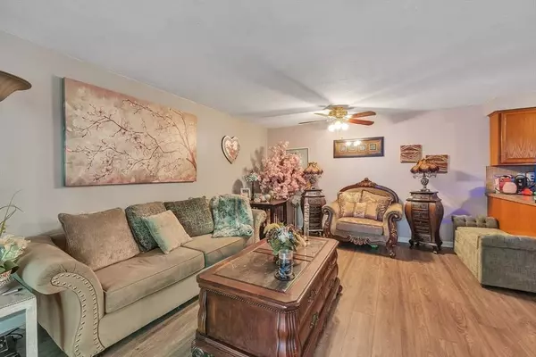 11 Hulbert Rd #8, Worcester, MA 01603