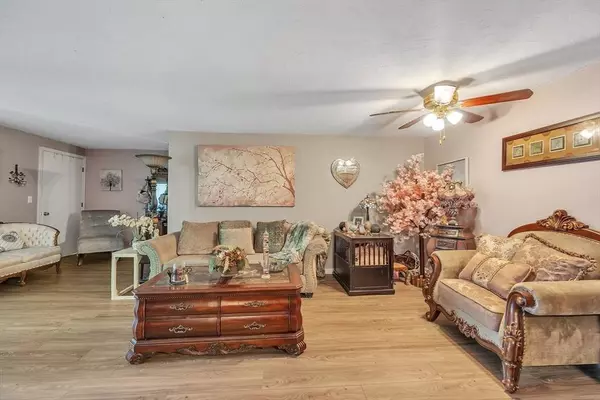 11 Hulbert Rd #8, Worcester, MA 01603