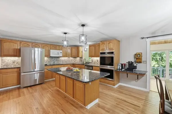 7 Hartwell Rd, Oxford, MA 01537