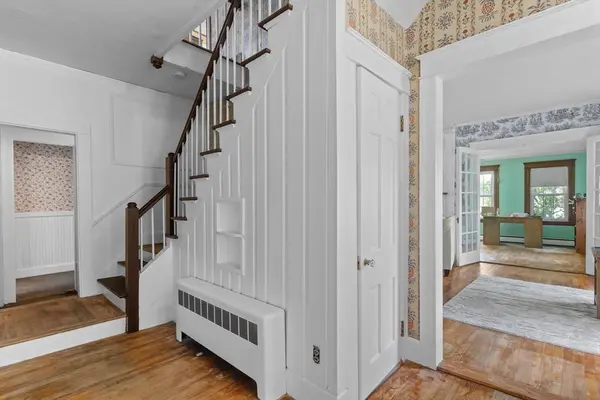 306 Pleasant St, Leicester, MA 01524