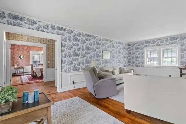 306 Pleasant St, Leicester, MA 01524
