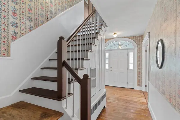 306 Pleasant St, Leicester, MA 01524