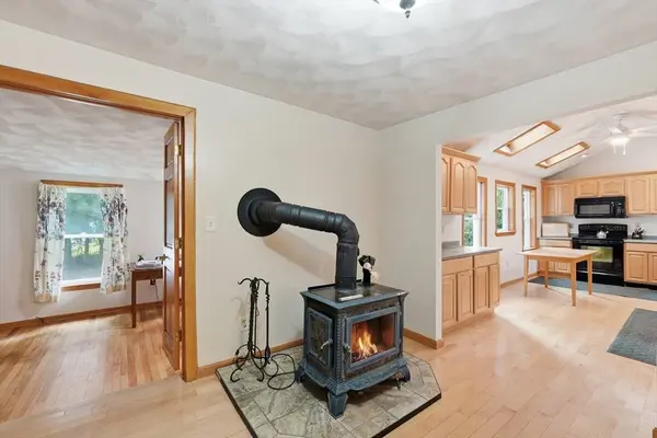 587 Main St, Boylston, MA 01505