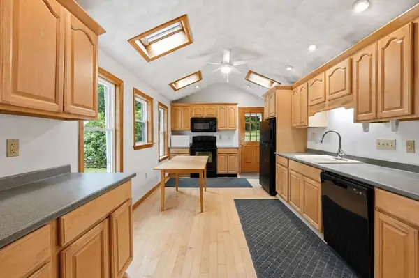 587 Main St, Boylston, MA 01505