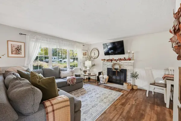 20 Pierce Rd, Sutton, MA 01590