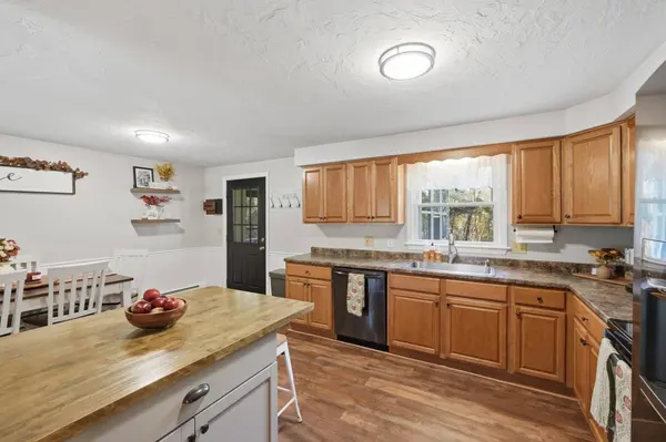 20 Pierce Rd, Sutton, MA 01590