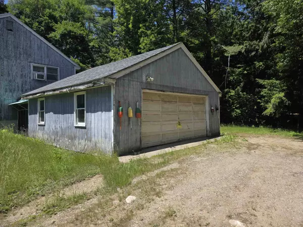 166 Bog RD, Campton, NH 03223