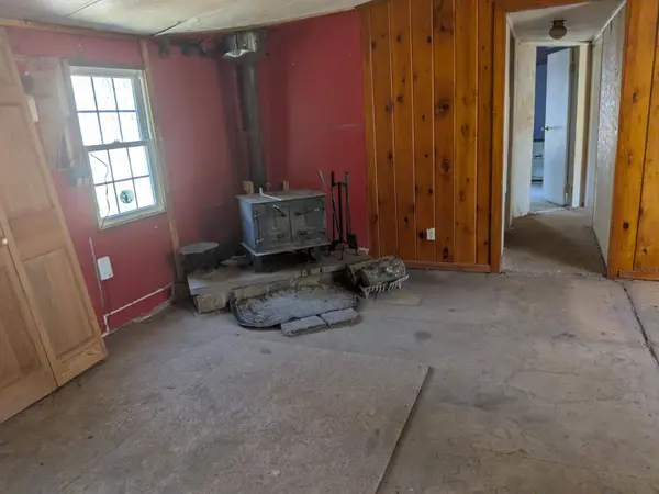 19 Easy AVE, Albany, NH 03818