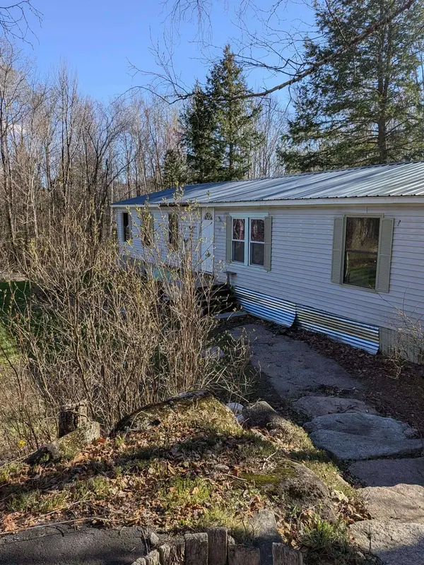 19 Easy AVE, Albany, NH 03818