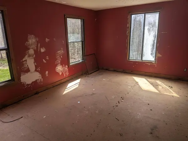 19 Easy AVE, Albany, NH 03818