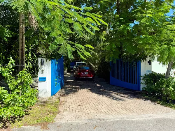 10901 NE 3rd Ave, Miami, FL 33161