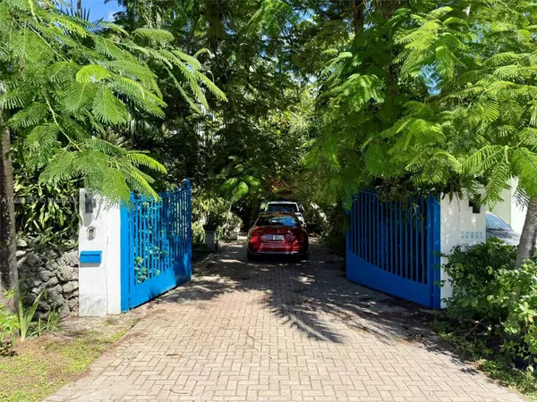 10901 NE 3rd Ave, Miami, FL 33161