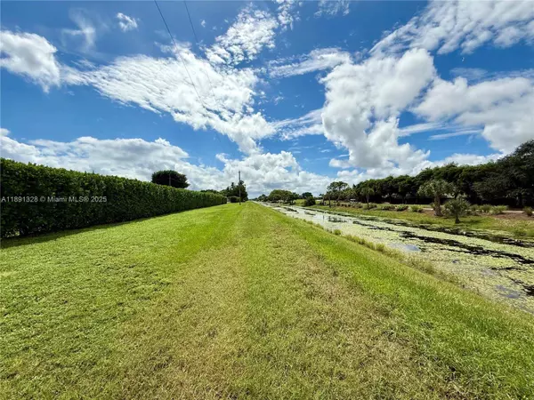 14984 Roan Ct, Wellington, FL 33414