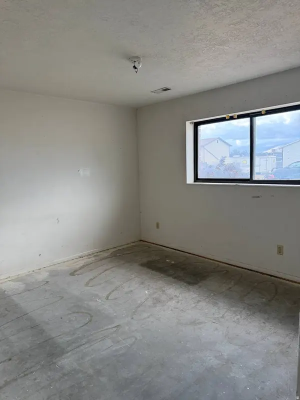 5883 S BLUE IRON WAY W, Kearns, UT 84118