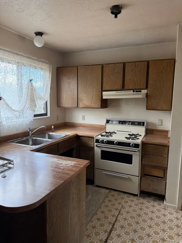 5883 S BLUE IRON WAY W, Kearns, UT 84118