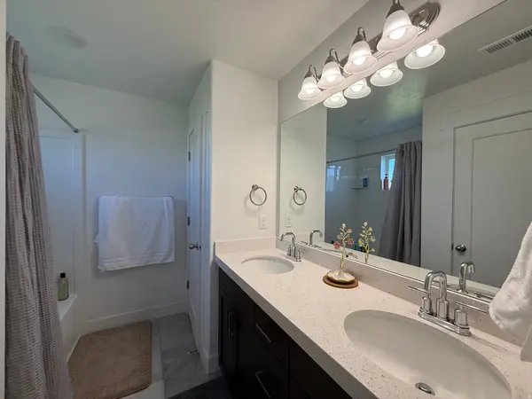 7051 N GOLDEN ACRES DR E, Eagle Mountain, UT 84005