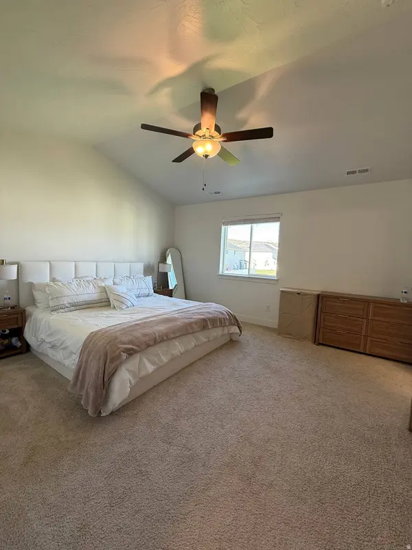 7051 N GOLDEN ACRES DR E, Eagle Mountain, UT 84005