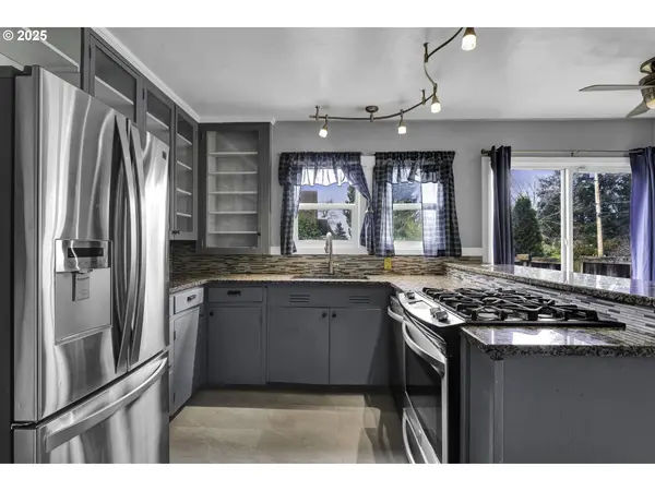 950 PARK AVE, Eugene, OR 97404