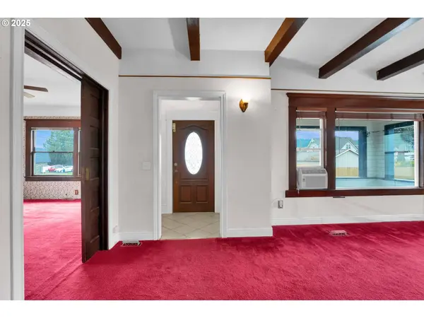 407 S 5TH ST, Cottage Grove, OR 97424