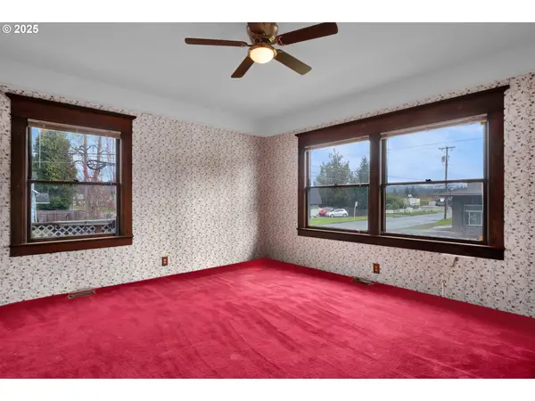 407 S 5TH ST, Cottage Grove, OR 97424